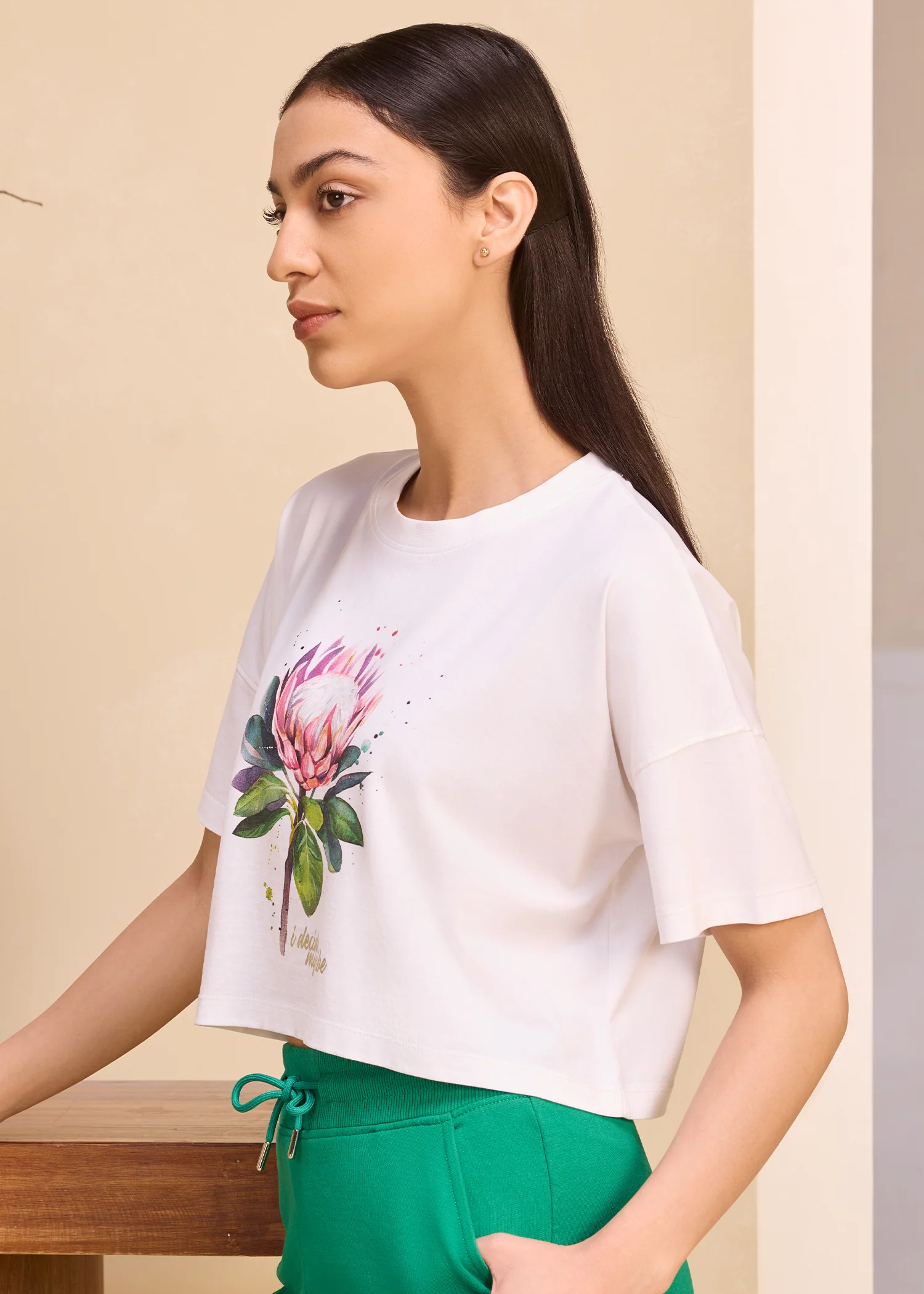 Alonge Women's Regular Fit Protea Graphic Tee