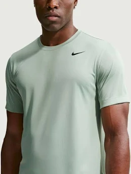 Nike Men's Solid Regular Fit T-Shirt